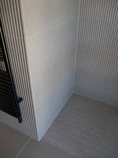 Faience grise différents formats pour Salle de bains à Sainte-Maxime