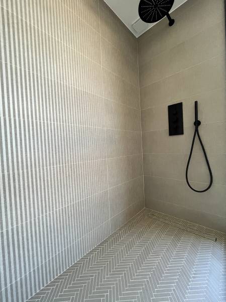 Faience grise différents formats pour Salle de bains à Sainte-Maxime