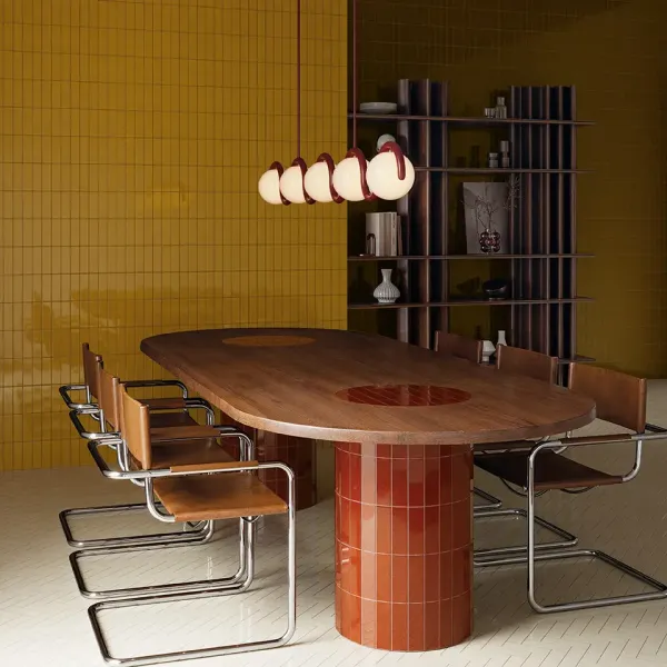 Le bordeaux et le marron de nouveau tendance