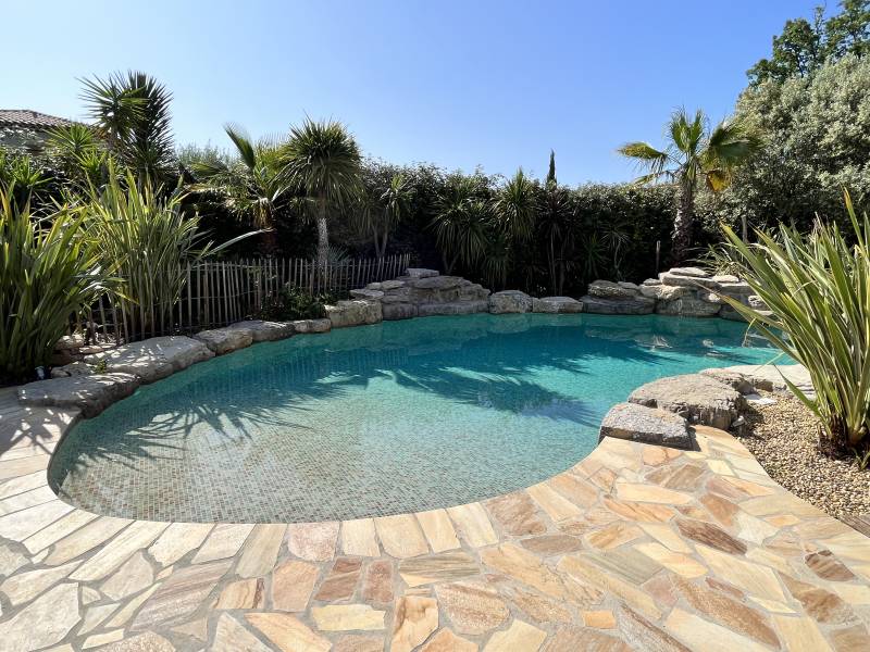 Bassin naturel, en mosaïque nuancée