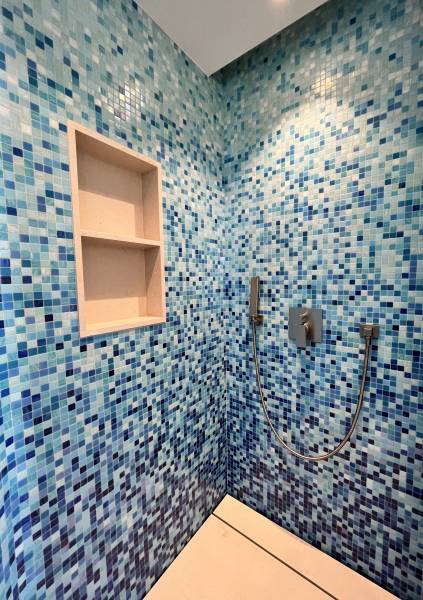 Salles de bains en mosaïques pixels - Saint-Tropez