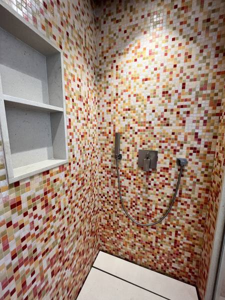 Salles de bains en mosaïques pixels - Saint-Tropez