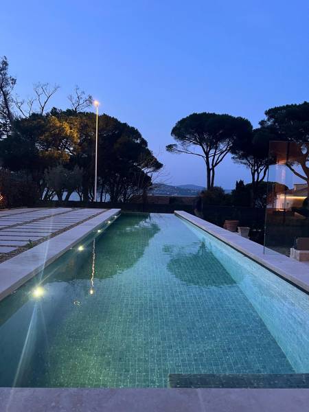 Piscine en mosaïque terrazzo