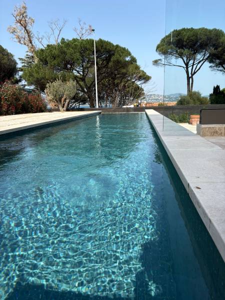 Piscine en mosaïque terrazzo