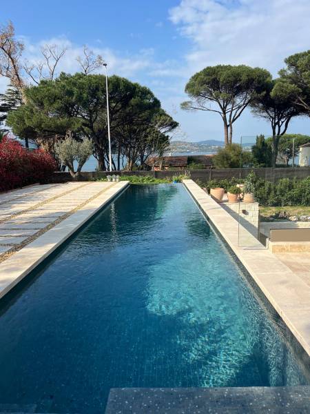 Piscine en mosaïque terrazzo